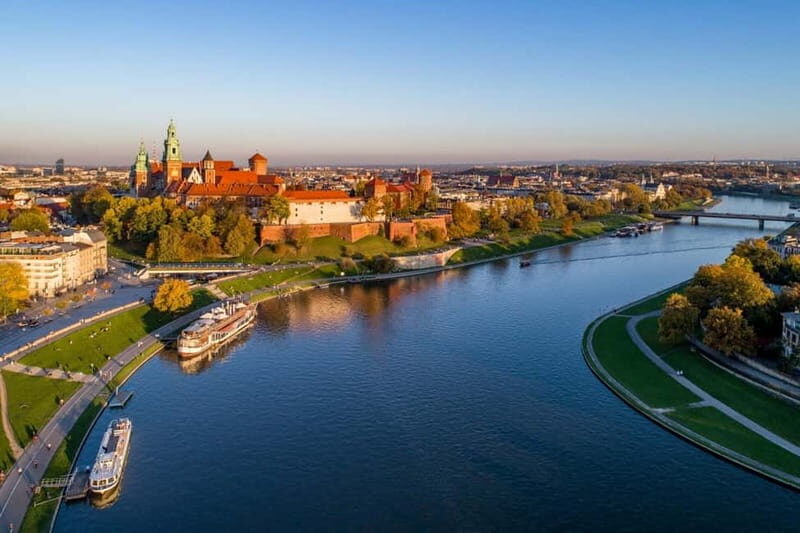 Krakow: Guided Wawel Tour, Lunch, and Vistula River Cruise - Wawel Cathedral: The Spiritual Center