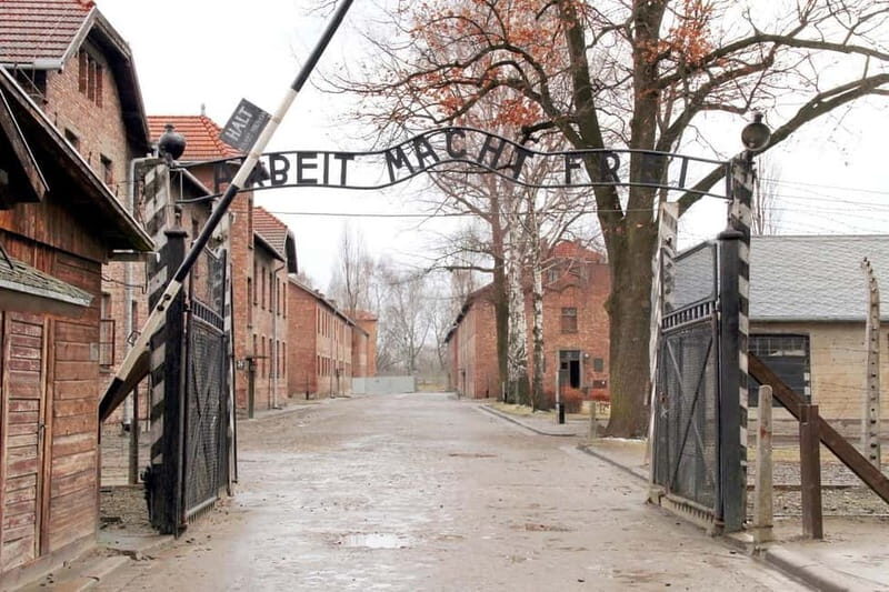 Krakow: Jewish Quarter, Salt Mine, Paszów, & Auschwitz Tour - Deep Dive into Each Stop