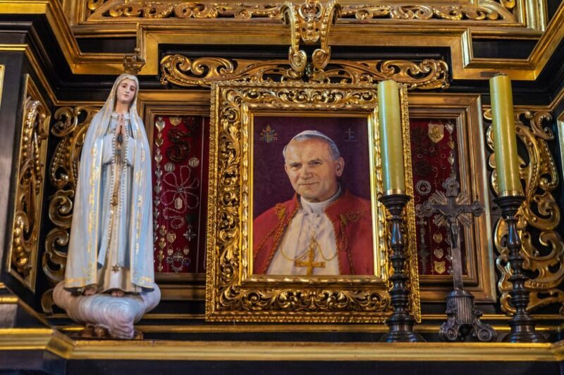 Krakow: John Paul II Guided Tour with Wawel Castle Entry - Authenticity and Authentic Experiences