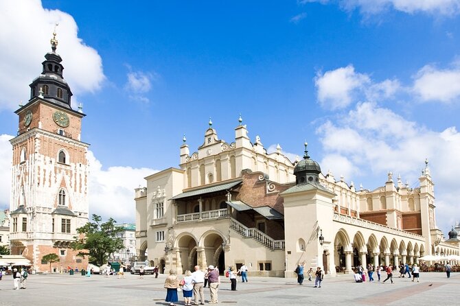 Krakow Old Town and Wawel Castle Tour With Guide - Exploring Krakows Old Town