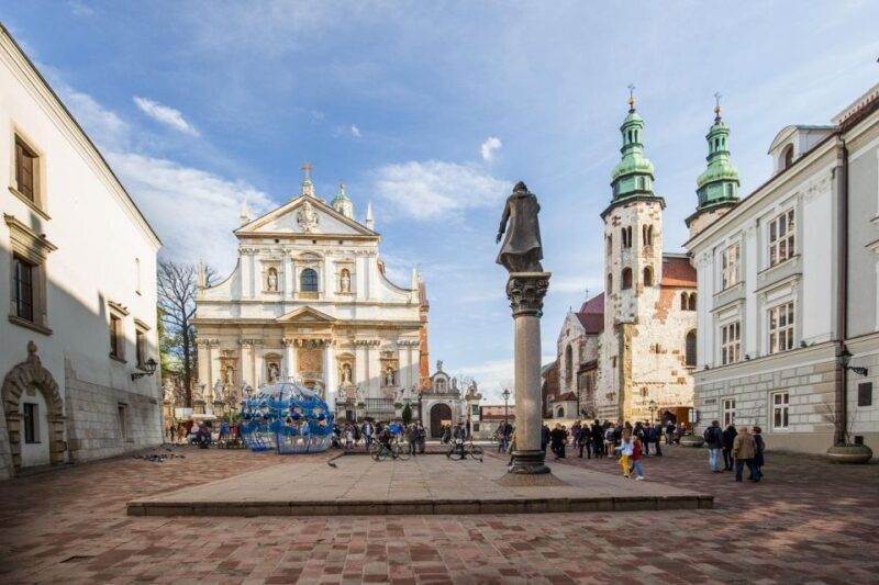 Krakow: Old Town short walk with St. Mary's Basilica visit - FAQ