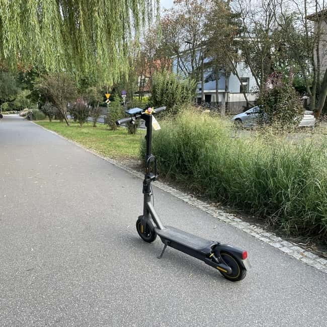 Krakow: Rent Premium Electric Scooter Segway G2 Max 12h/4h - The Pickup and Setup Process