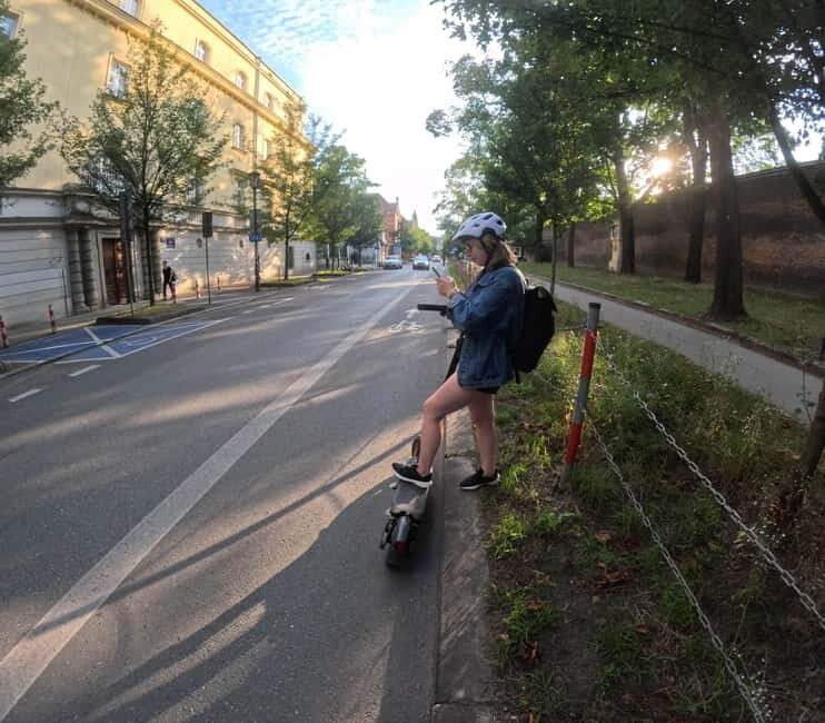 Krakow: Rent Premium Electric Scooter Segway G2 Max 12h/4h - Digital Routes and Self-Guided Exploration
