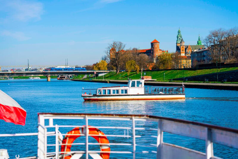 Krakow: River Cruise 30' - The Value of a Short City Highlights Cruise  
