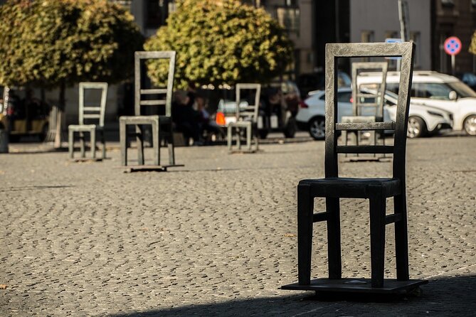 Krakow: Short Vistula River Walk and Guided Tour in the Former Jewish Ghetto - Meeting and Pickup