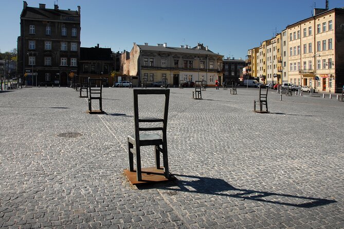 Krakow: Short Vistula River Walk and Guided Tour in the Former Jewish Ghetto - Accessibility and Participation