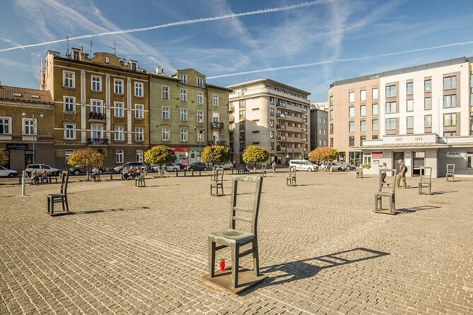 Krakow: Short Vistula River Walk and Guided Tour in the Former Jewish Ghetto - Guided Tour of the Former Ghetto