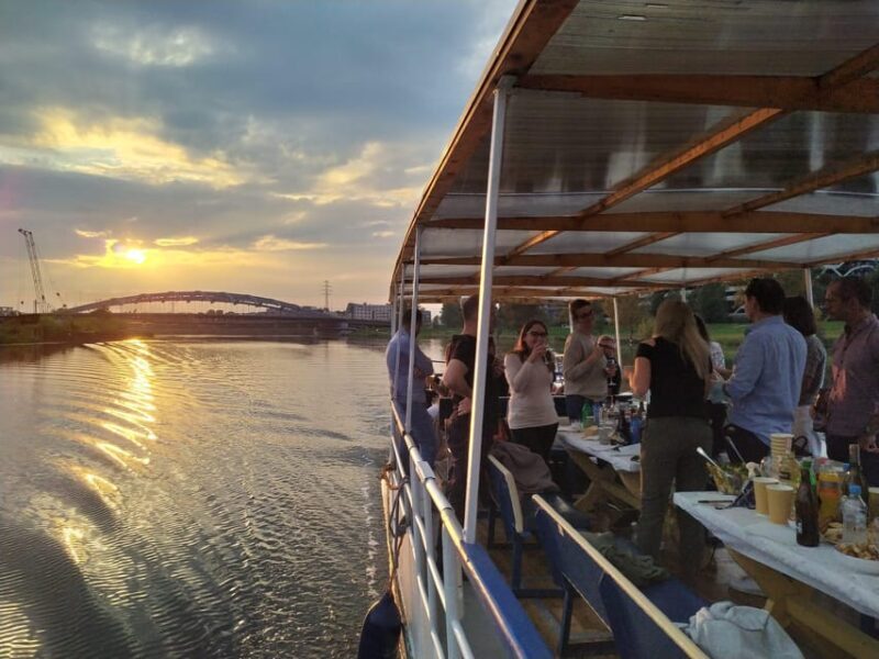 Krakow: Vistula River Cruise with Historical Views - Key Points