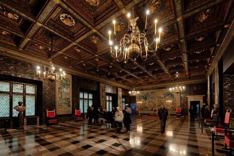 Krakow: Wawel Castle and Cathedral Guided Tour - Authentic Insights from Travelers