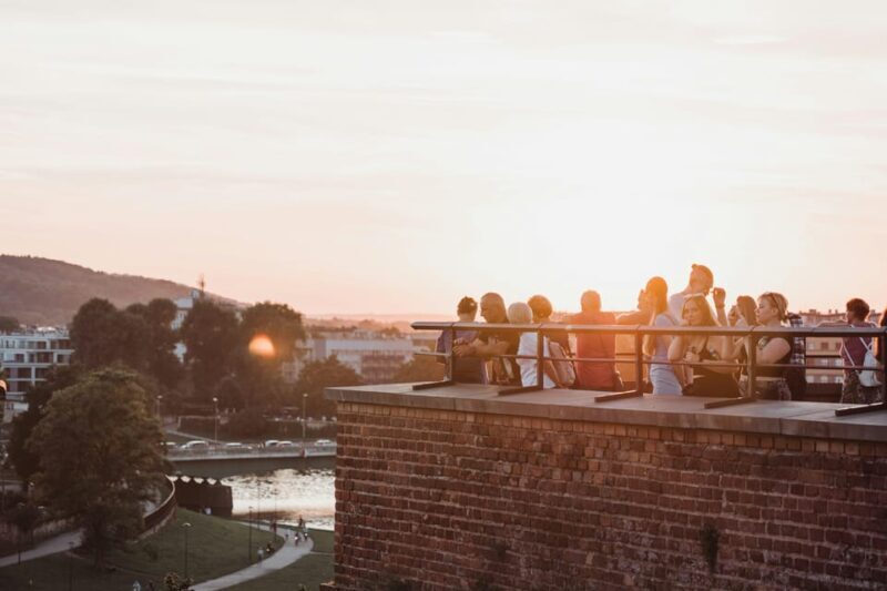 Krakow: Wawel Castle and Cathedral Guided Tour - Key Points