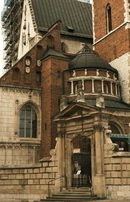 Krakow: Wawel Castle and Cathedral Guided Tour - An In-Depth Look at the Wawel Experience