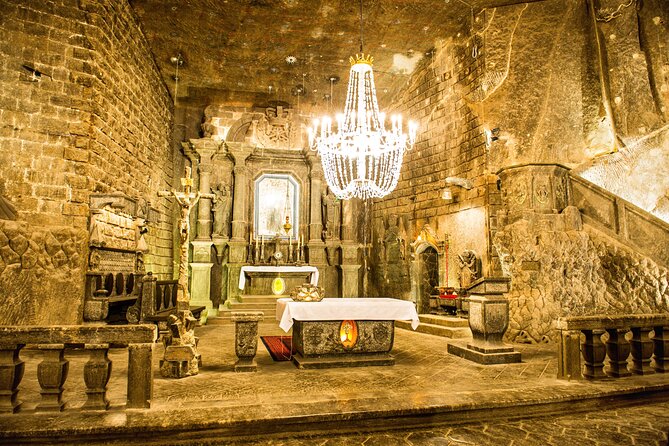 Krakow: Wawel Castle and Wieliczka Salt Mine 1 Day Guided Tour With Lunch - Scenic Transfer to Wieliczka