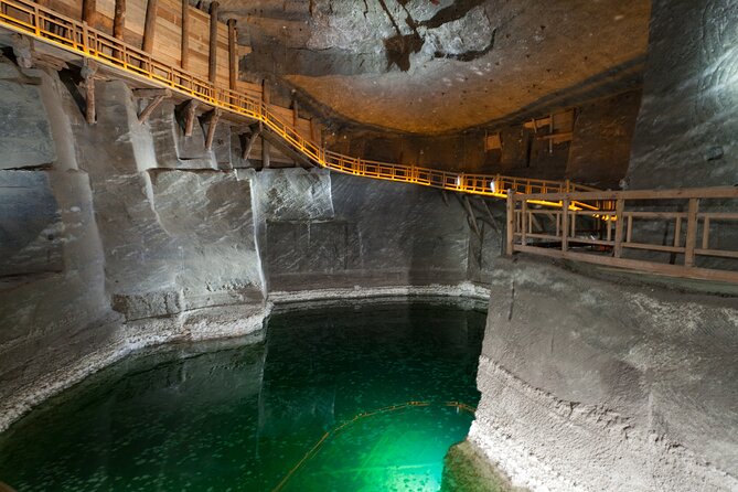 Krakow: Wawel Castle & Cathedral and Wieliczka Salt Mine Guided Tour With Lunch - Exploring Wieliczka Salt Mine
