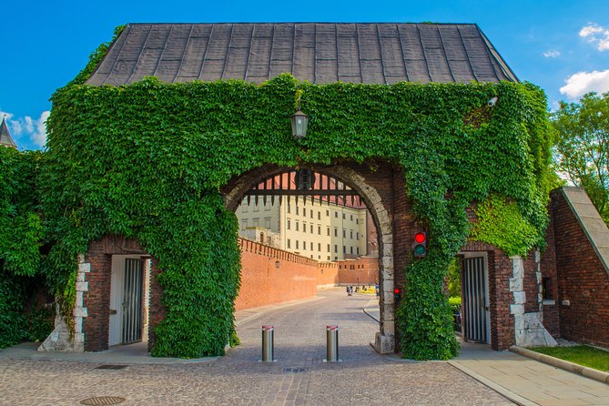 Krakow: Wawel Castle Guided Tour Review - Accessibility and Dress Code