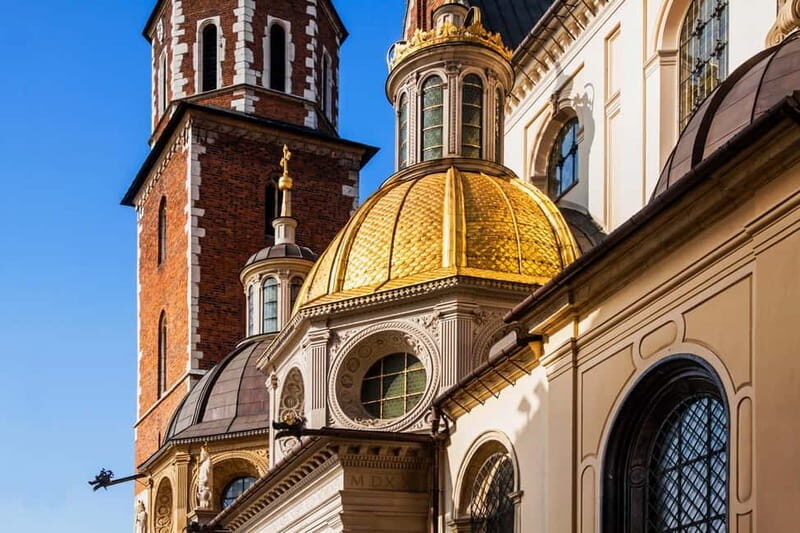 Krakow: Wawel Cathedral Guided Tour with Admission Tickets - The Exterior of Wawel Castle and First Impressions