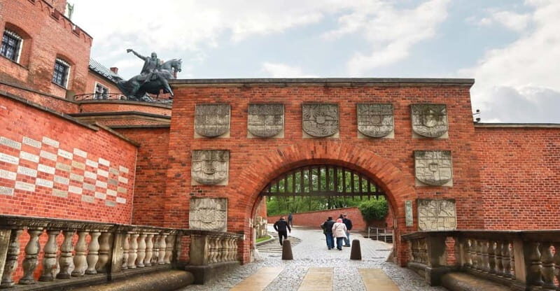 Krakow: Wawel Cathedral Guided Tour with Admission Tickets - The Experience from the Perspectives of Past Travelers