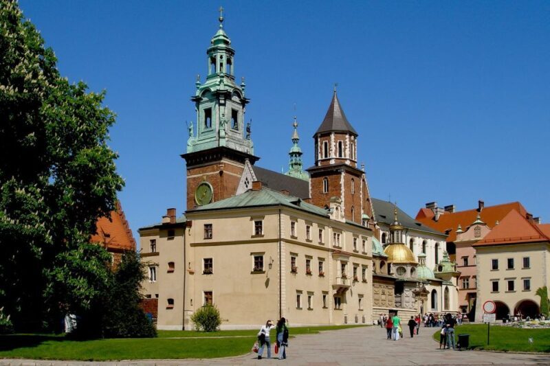 Krakow: Wawel, Underground, Schindler, Wieliczka, Auschwitz - An Introduction to the Tour Experience