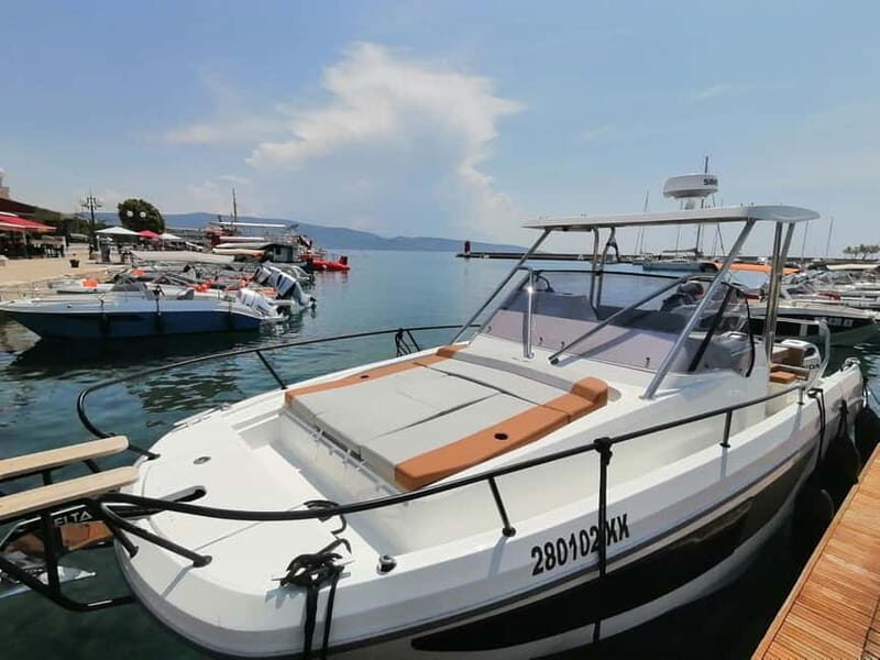 Krk: Rent a boat Beneteau Flyer 9 - Introducing the Experience: Renting a Beneteau Flyer 9 in Krk