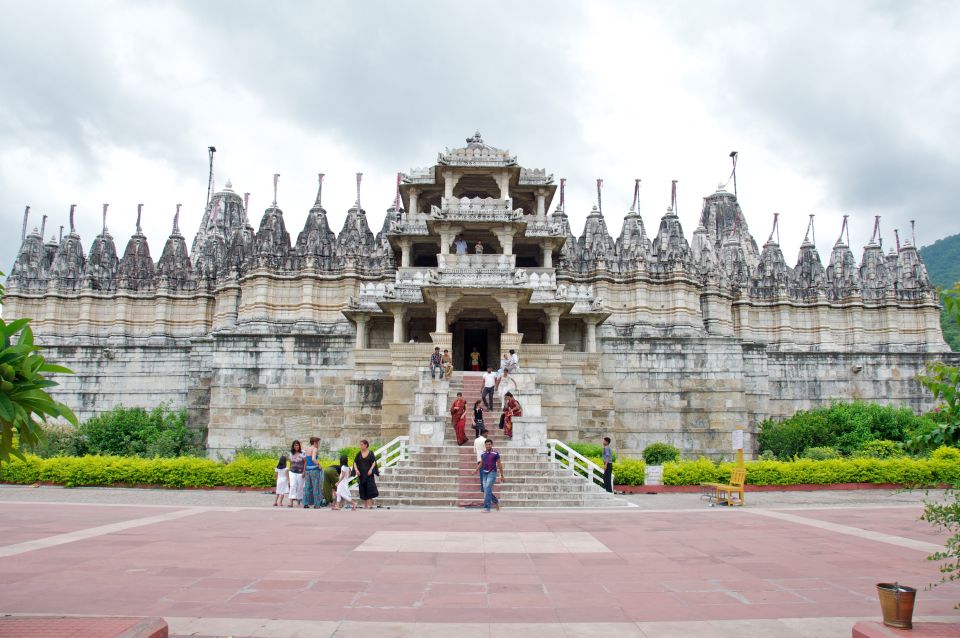 Kumbhalgarh and Ranakpur: Private Day Trip From Udaipur - Kumbhalgarh Fort Exploration