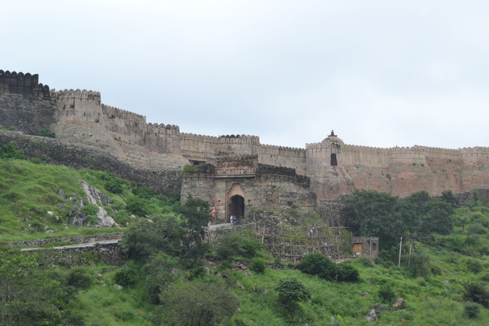 Kumbhalgarh and Ranakpur: Private Day Trip From Udaipur - Ranakpur Jain Temple Visit