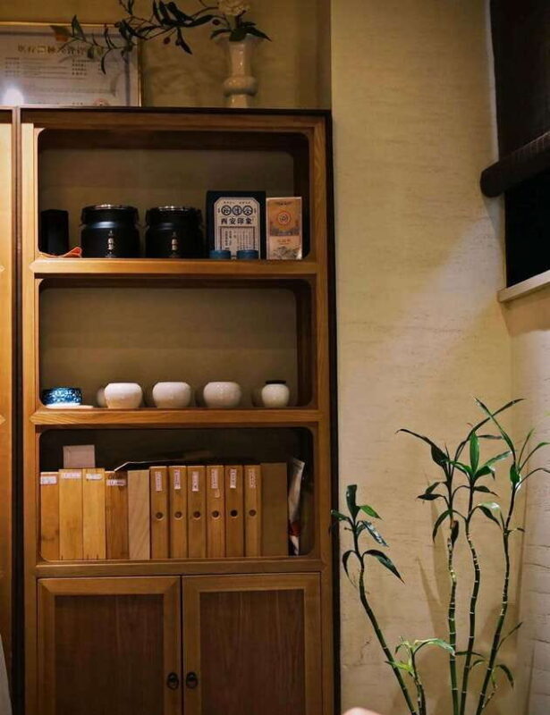 Kunming: Yunnan Provincial Museum & Chinese Teahouse - The Calm of a Traditional Chinese Teahouse