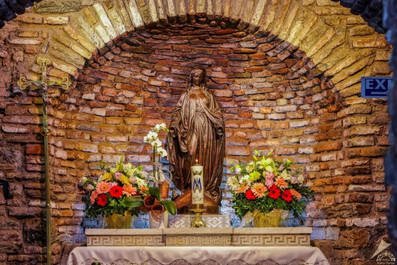 Kusadasi: Ephesus, House of Virgin Mary, and Temple Tour - Transportation and Group Experience