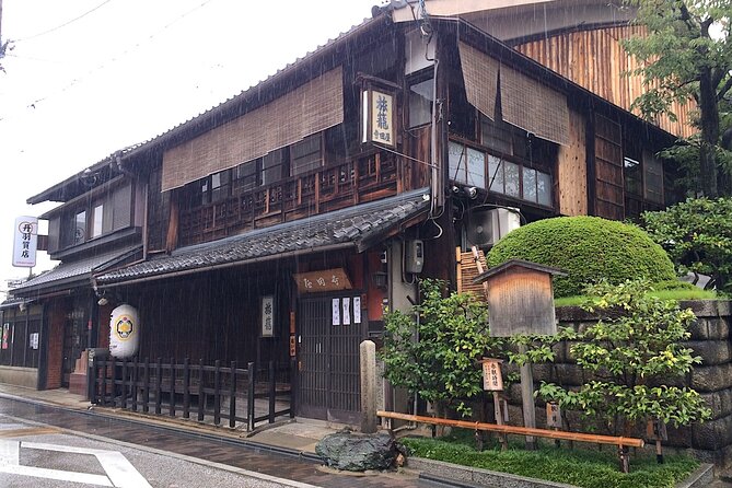 Kyoto Fushimi District Food and History Tour - Exploring the Fushimi District