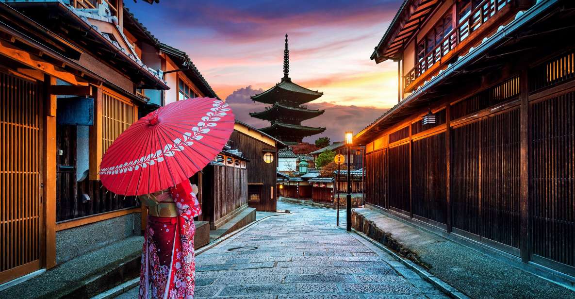 Kyoto: Gion District Guided Walking Tour at Night With Snack - Exploring Gion District