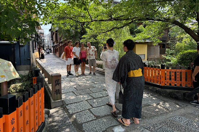 Kyoto: Half-Day Private Tour Gion Geisha Districts & Kiyomizu - Meeting and Transportation