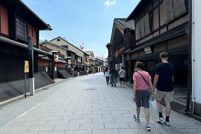 Kyoto: Half-Day Private Tour Gion Geisha Districts & Kiyomizu - Exploring the Gion Geisha District