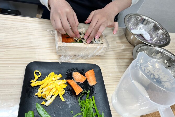 Kyoto: Japanese Udon and Sushi Cooking Class - Instructors and Their Teaching Style