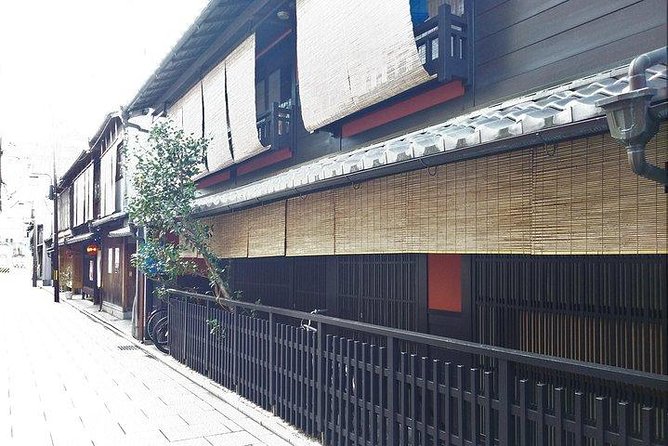 Kyoto Samurai and Geisha Town Private Walking Tour - Cancellation and Booking