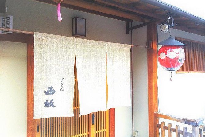 Kyoto Samurai and Geisha Town Private Walking Tour - Exploring Kyotos Samurai History