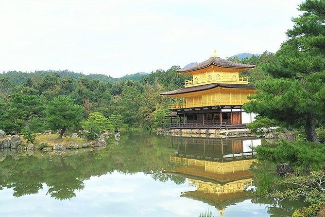 Kyoto Samurai and Geisha Town Private Walking Tour - Taking in Geisha Culture