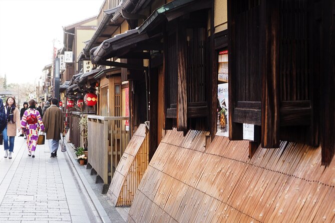 Kyoto's Higashiyama: Tradition, Art & Religion Tour - Experiencing Japanese Traditions and Customs