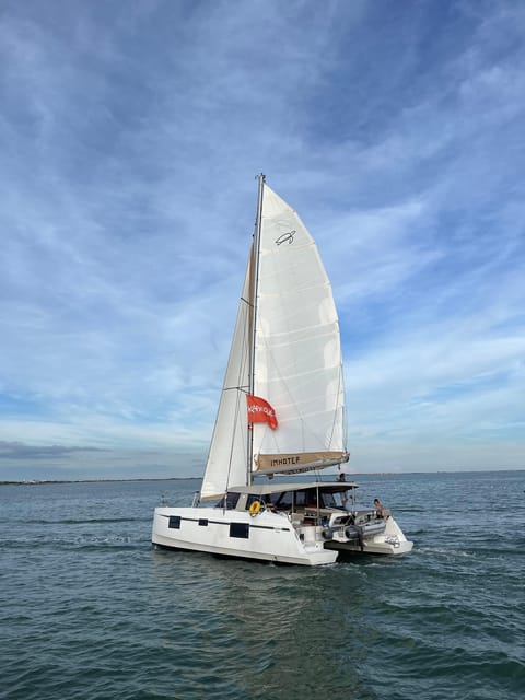 La Flotte En Ré - 5H30 Sailing Catamaran Long Cruise - Key Points