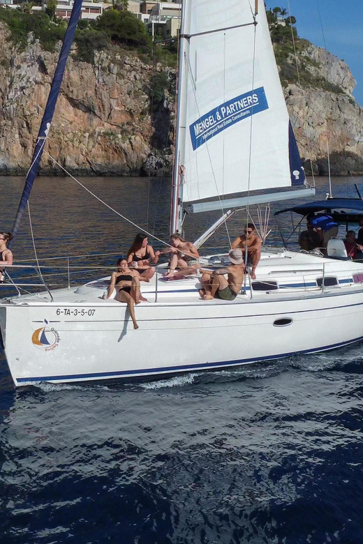 La Herradura: Sailing and Dolphin Watching Tour - Amenities and Inclusions