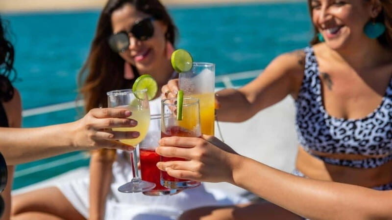 La Paz: Day Cruise & Snorkelling (w/sea lions) Food & Drinks - Setting the Scene: A Private Yacht in La Paz Bay