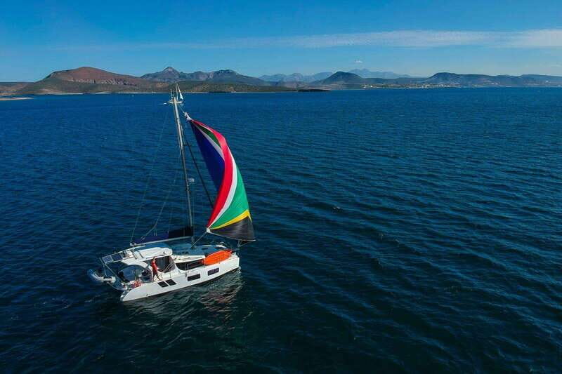 La Paz: Private catamaran to sloop with food and beverages included - Key Points
