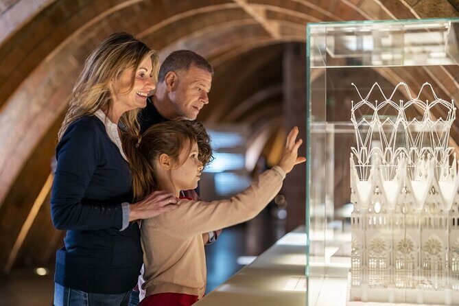 La Pedrera Guided Tour with Fast Track Access - Key Points