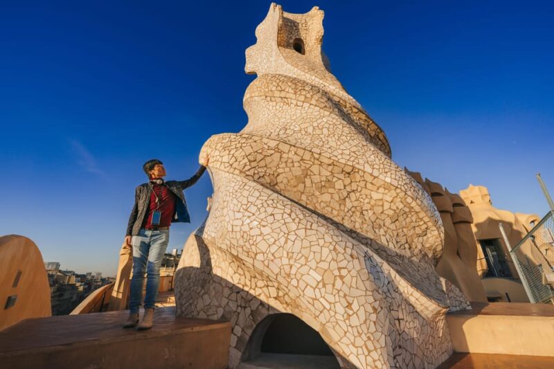 La Pedrera Premium: Exclusive Tour With Cava & Stunning View - Key Points