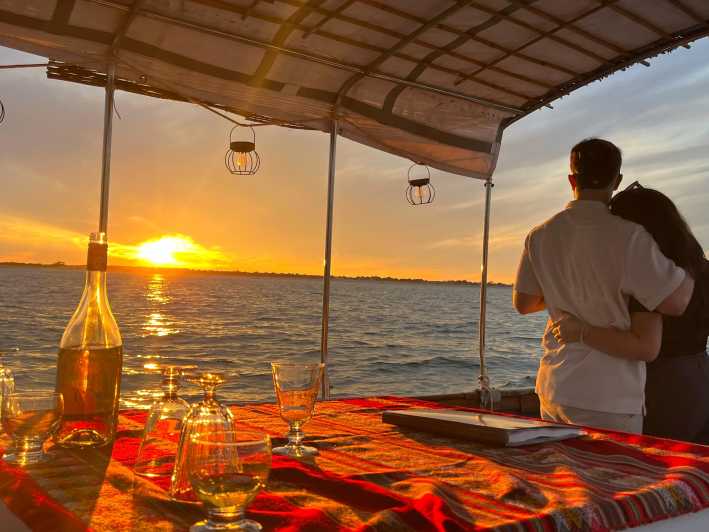 La Rochelle - 2-Hour Chilled Cruise for Friends - Key Points