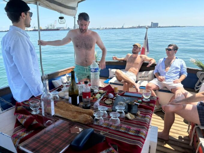 La Rochelle - 2-Hour Chilled Cruise for Friends - What to Bring