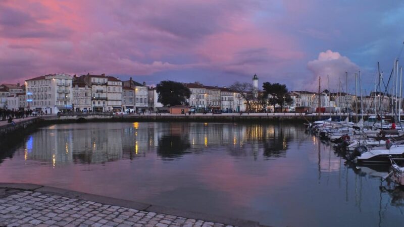 La Rochelle Private Guided City Tour - Tour Features