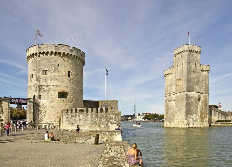 La Rochelle Private Guided City Tour - Musée Maritime and Les Minimes Beach