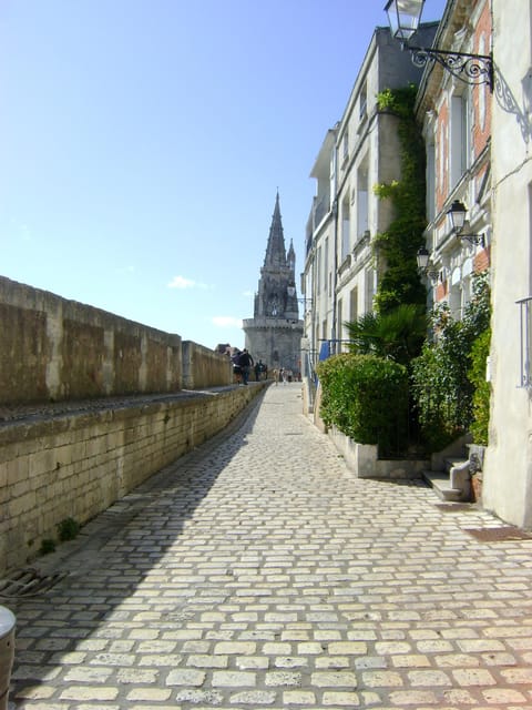 La Rochelle: Siege of La Rochelle Guided Walking Tour - Key Points