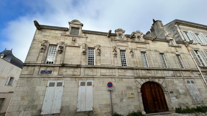 La Rochelle: Tour of the City With Fort Boyard Boat Trip - Frequently Asked Questions