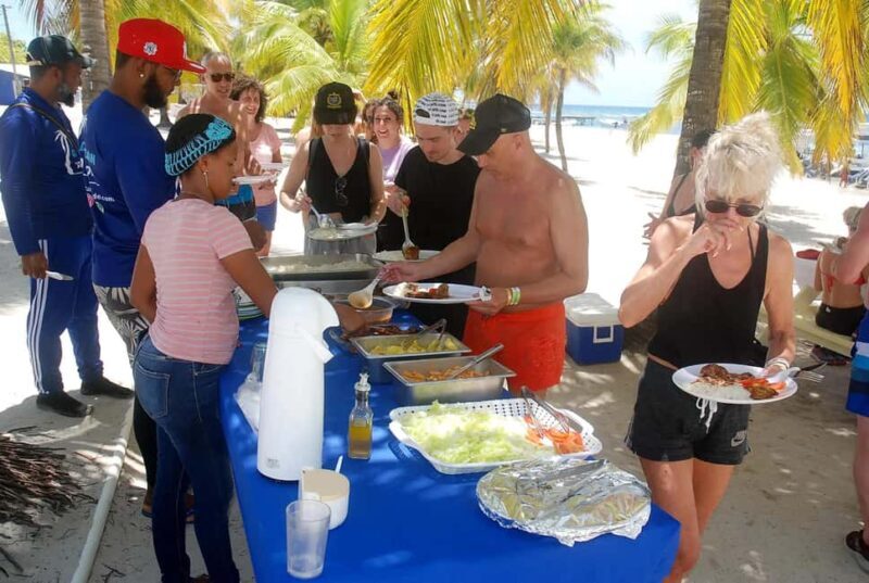 La Romana: Saona Island Boat Tour with Lunch - Discovering Saona Island: A Practical Review of the La Romana Boat Tour with Lunch