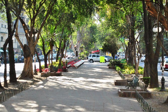 La Roma's Famous Sights and Local Lore: A Self-Guided Audio Tour - FAQs