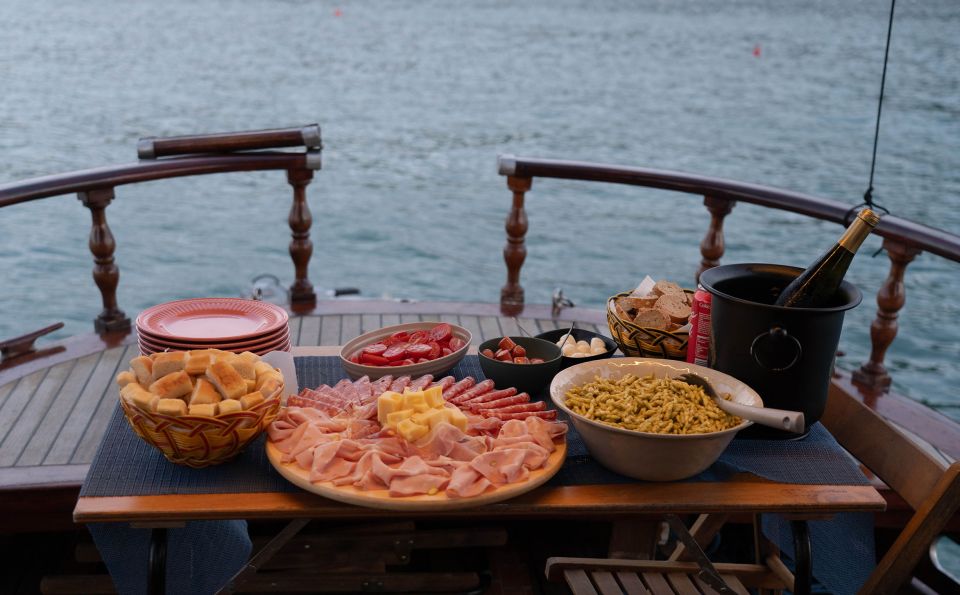 La Spezia: Sunset Cruise With Aperitif and Dinner - Itinerary Highlights